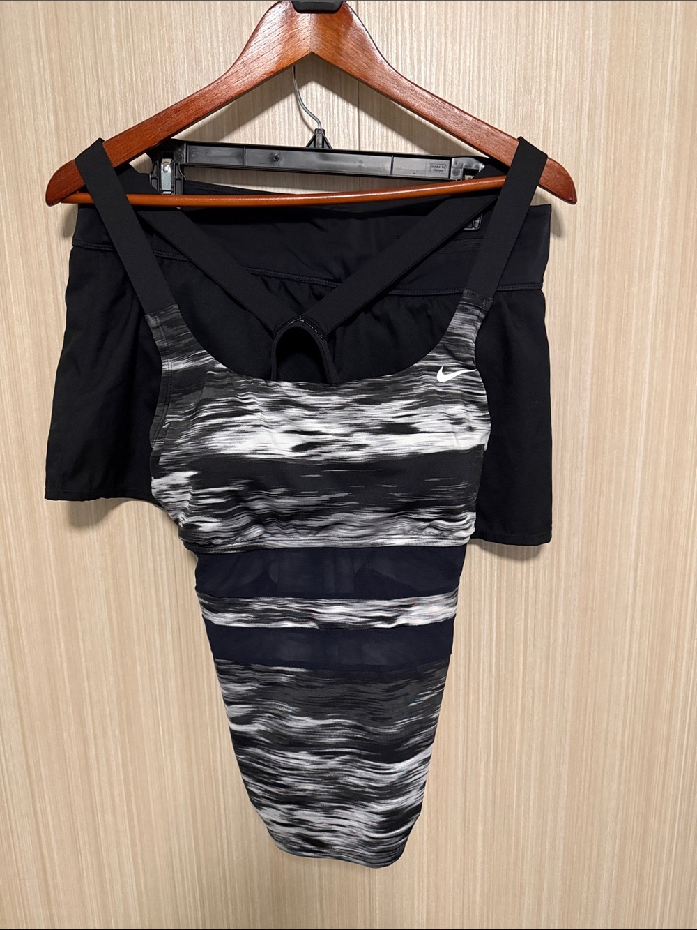 Nike 2 Piece Black & White Striped Tankini Swimsuit- Size Large